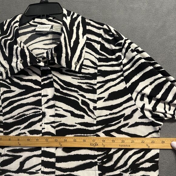 Chico's Zenergy Zebra Jacket Full Zip Stretch Pockets Size 3 (XL) Black White - Picture 9 of 9